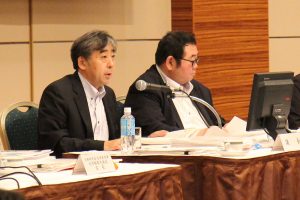 議長を務める八重樫病院長