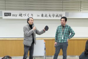 my硯について説明する武藤氏と司会の和田准教授